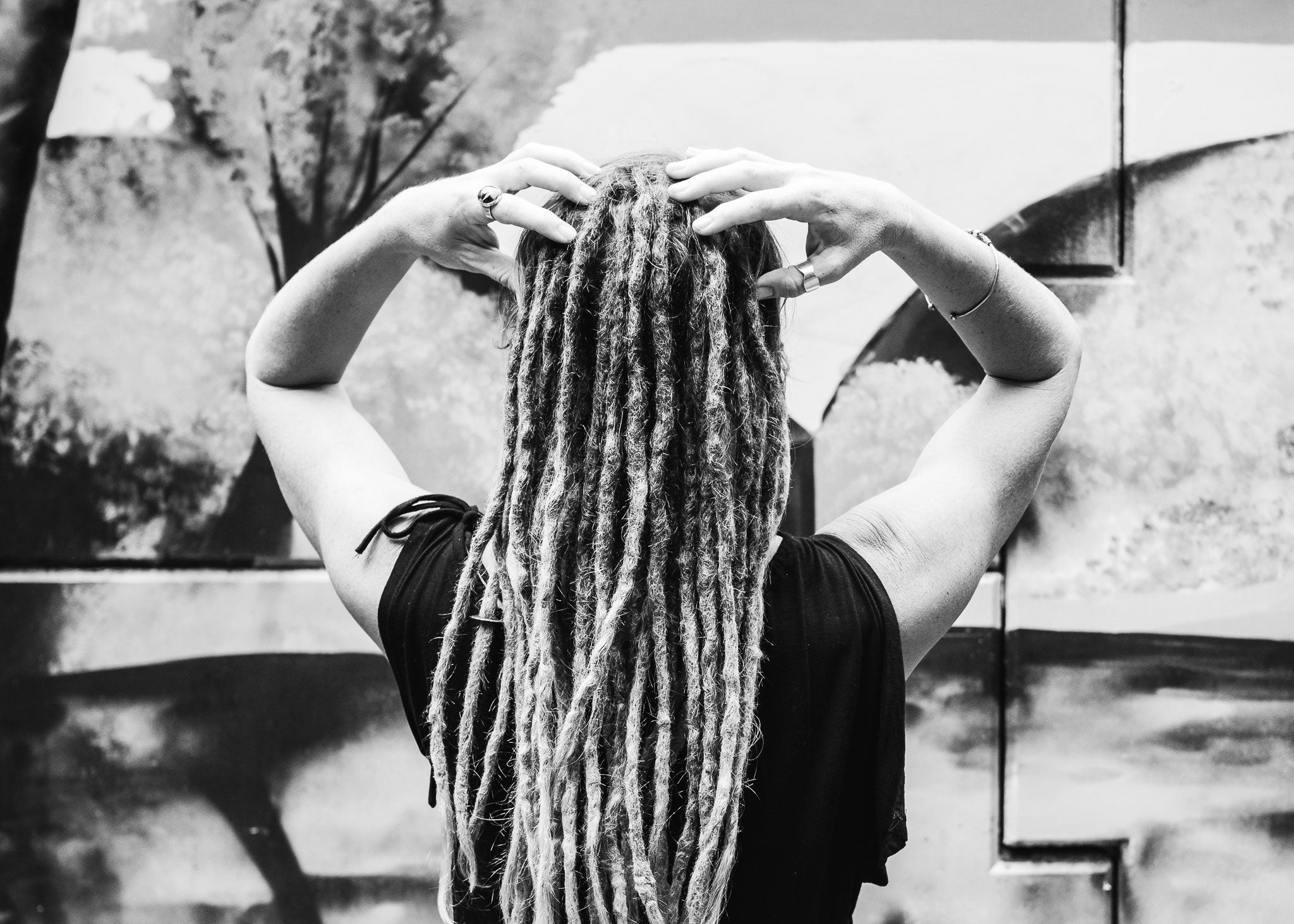 Unlocking the Secret to Luscious Locs: Exploring the Best Oils for Dreadlocks