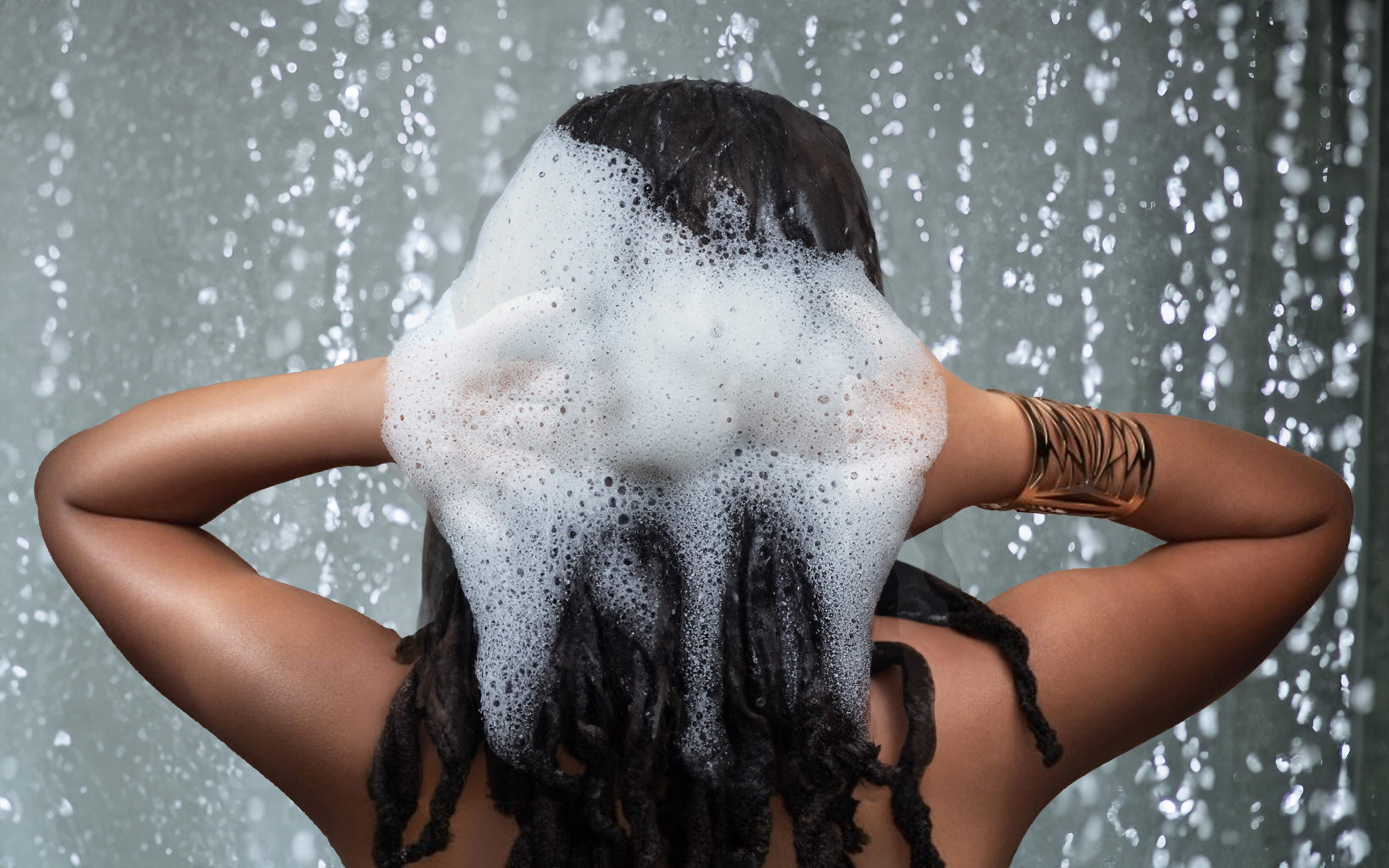 DEBUNKING MYTHS ABOUT WASHING YOUR LOCS